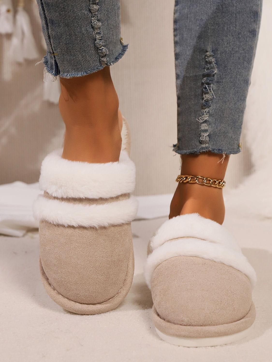 Contrast Faux Fur Round Toe Slippers